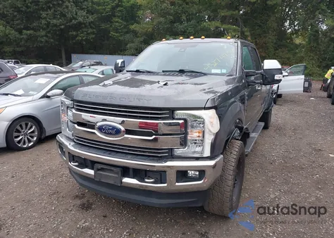 2018 Ford F-250 Lariat z USA, uszkodzony, nr VIN 1FT7W2BT8JEC51692